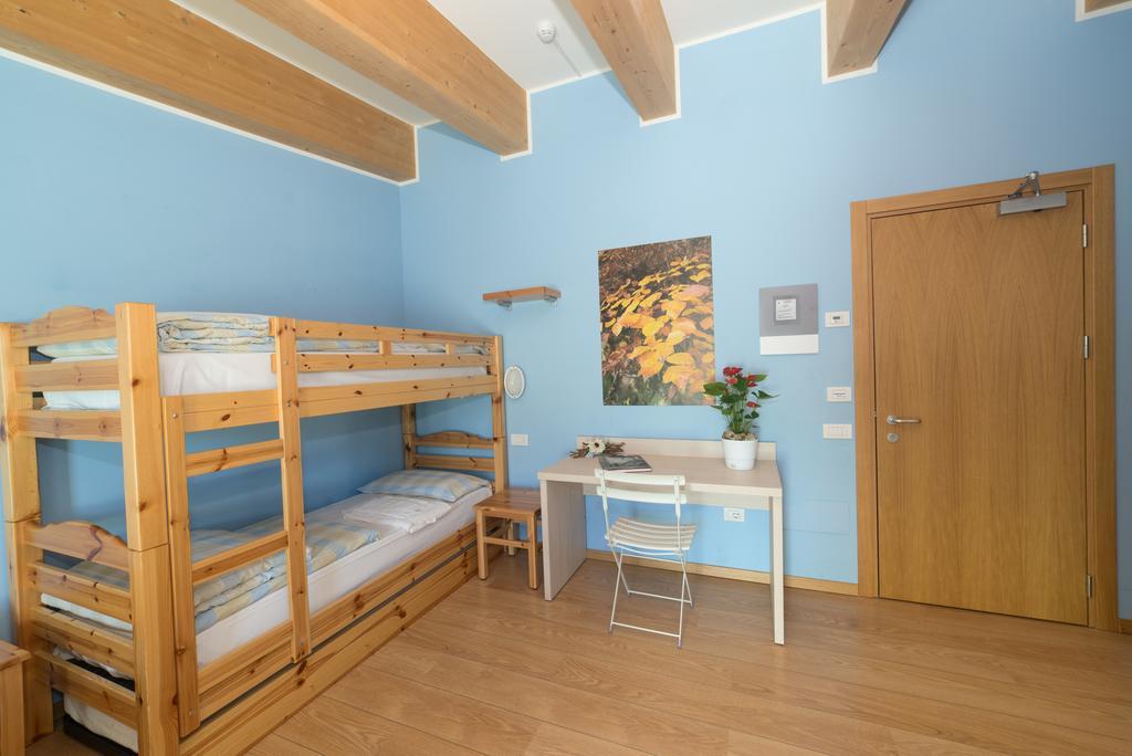 Hostel L'Ost - Ostello Di Grumes المظهر الخارجي الصورة